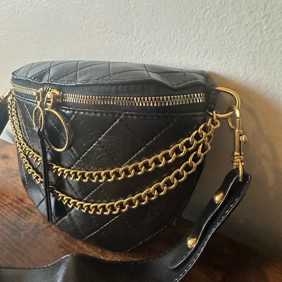 Black Quilted Crossbody Bag with Gold Chain Faux Leather Adjustable NWT - Picture 3 of 8
